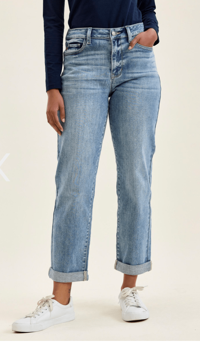 Judy Blue Billie Cuffed Boyfriend Jeans – Light Wash - Desert Sunday